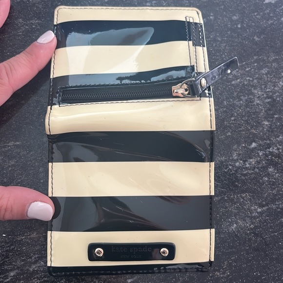 Kate spade black and cream striped mini wallet - Picture 4 of 4